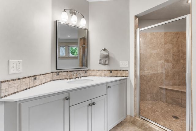710 Shadyview Lane N, Plymouth, MN 55447
