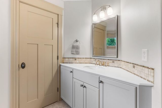 710 Shadyview Lane N, Plymouth, MN 55447