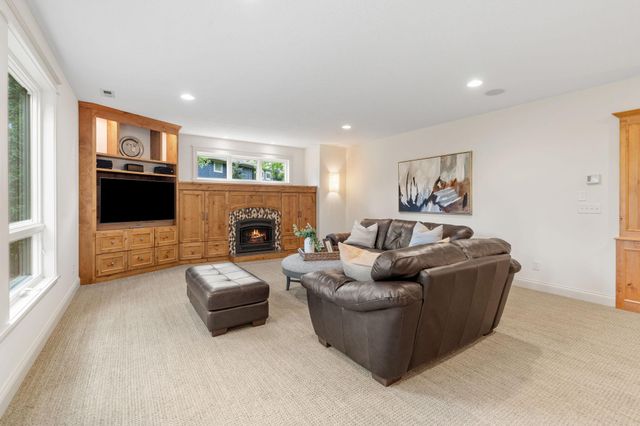710 Shadyview Lane N, Plymouth, MN 55447