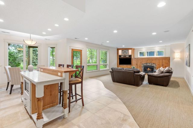 710 Shadyview Lane N, Plymouth, MN 55447