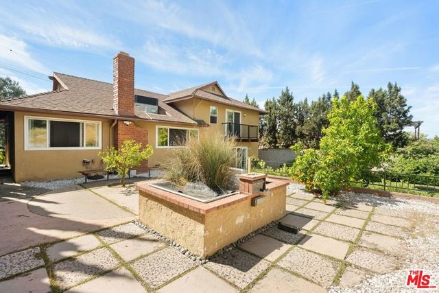 4767 Round Top Drive, Los Angeles, CA 90065