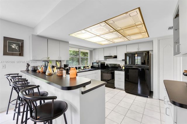 9925 SW 97th Pl, Miami, FL 33176