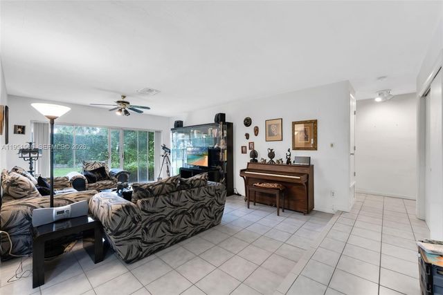 9925 SW 97th Pl, Miami, FL 33176