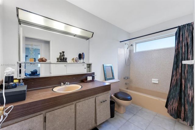 9925 SW 97th Pl, Miami, FL 33176