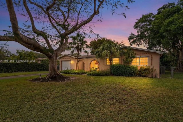 9925 SW 97th Pl, Miami, FL 33176