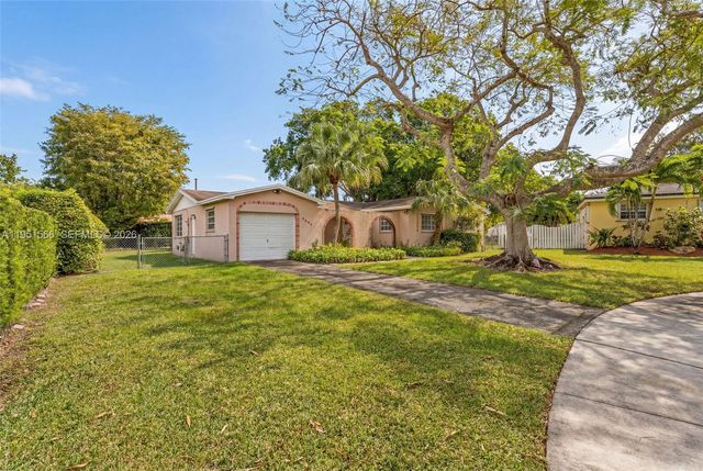 9925 SW 97th Pl, Miami, FL 33176