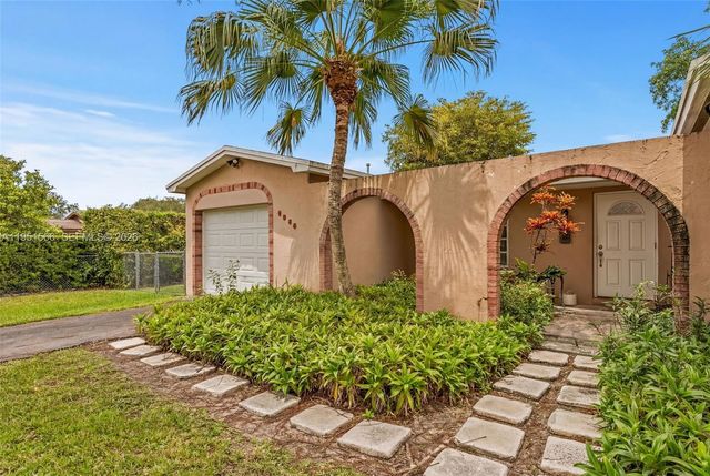 9925 SW 97th Pl, Miami, FL 33176