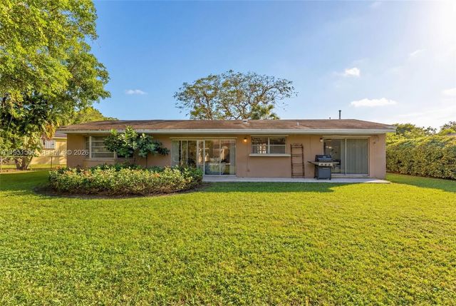 9925 SW 97th Pl, Miami, FL 33176