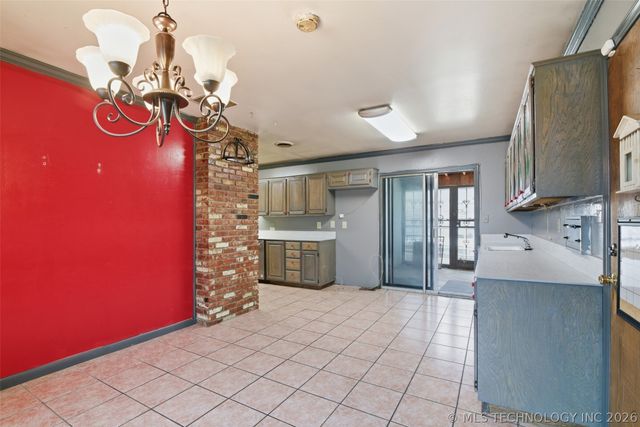 6022 S 72nd East Avenue, Tulsa, OK 74145