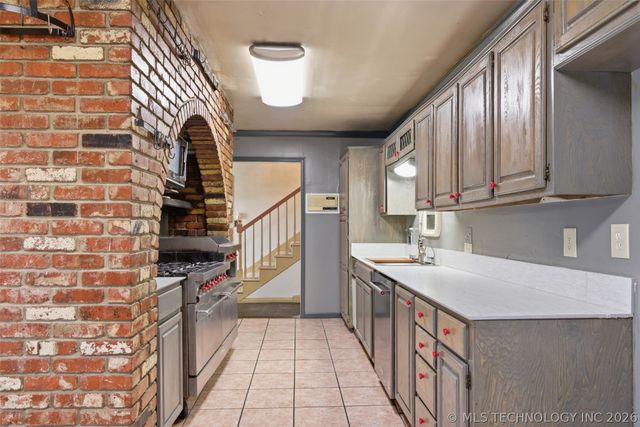 6022 S 72nd East Avenue, Tulsa, OK 74145