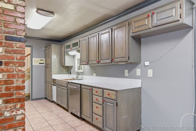 6022 S 72nd East Avenue, Tulsa, OK 74145