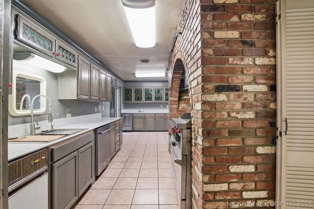 6022 S 72nd East Avenue, Tulsa, OK 74145