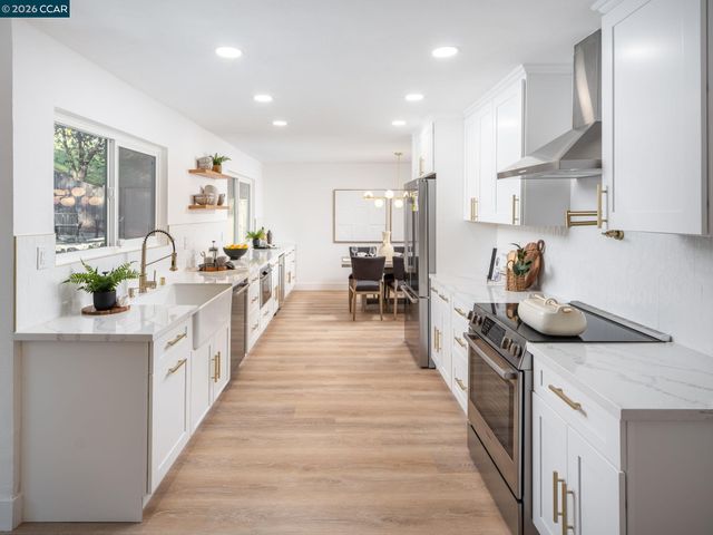 320 Miranda Ln, Alamo, CA 94507