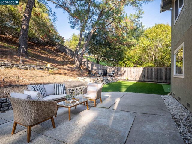 320 Miranda Ln, Alamo, CA 94507