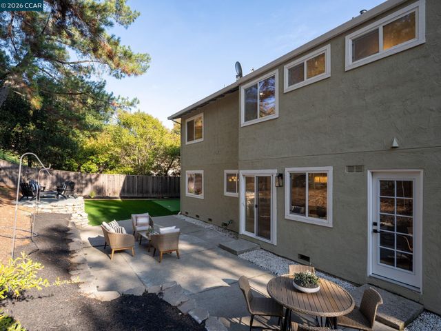 320 Miranda Ln, Alamo, CA 94507