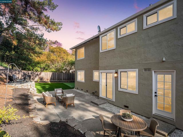 320 Miranda Ln, Alamo, CA 94507