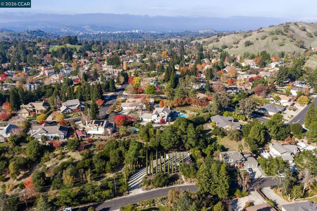 320 Miranda Ln, Alamo, CA 94507