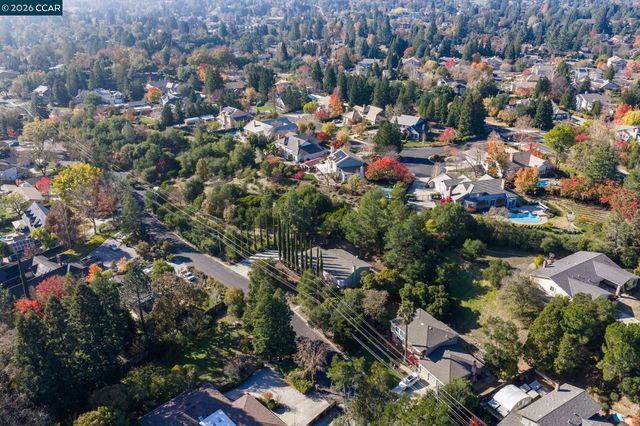 320 Miranda Ln, Alamo, CA 94507