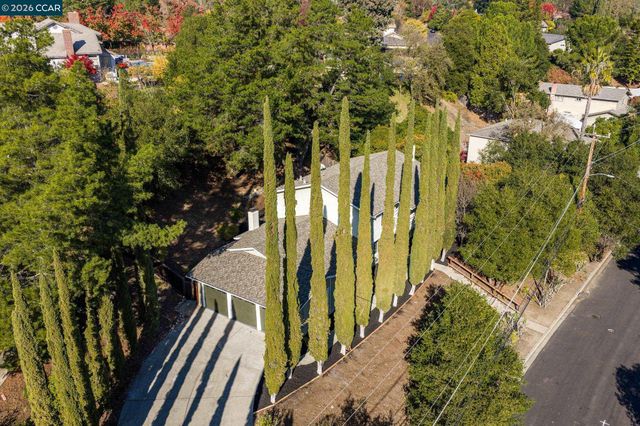 320 Miranda Ln, Alamo, CA 94507