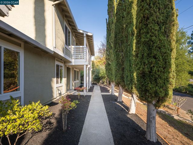 320 Miranda Ln, Alamo, CA 94507