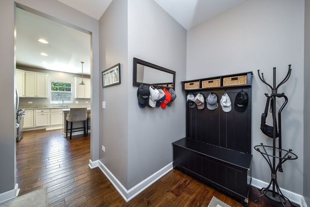 570 Amy Lane, Wheaton, IL 60187