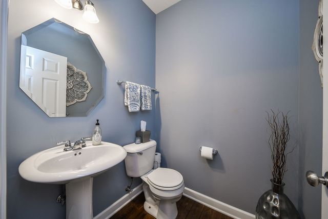 570 Amy Lane, Wheaton, IL 60187