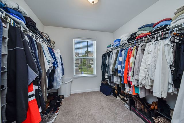 570 Amy Lane, Wheaton, IL 60187