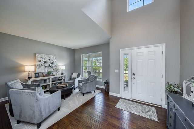 570 Amy Lane, Wheaton, IL 60187