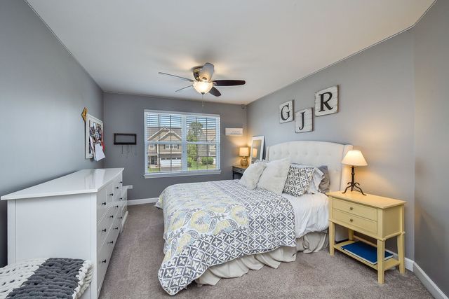 570 Amy Lane, Wheaton, IL 60187