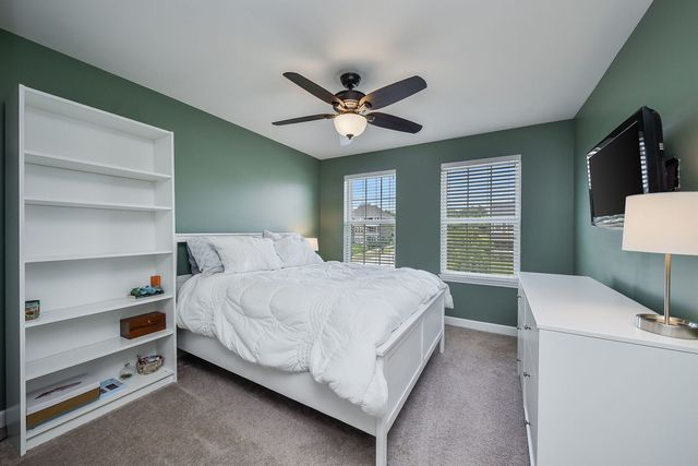 570 Amy Lane, Wheaton, IL 60187