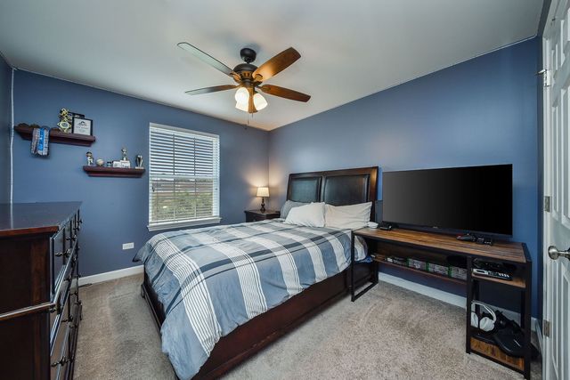 570 Amy Lane, Wheaton, IL 60187