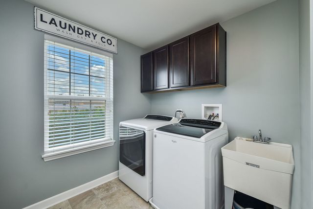 570 Amy Lane, Wheaton, IL 60187