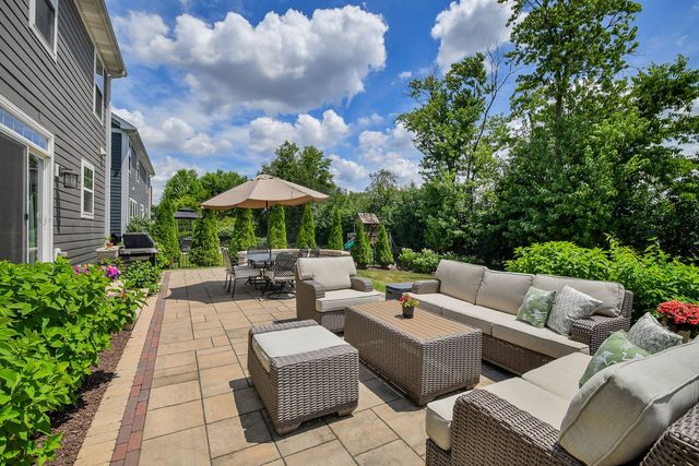 570 Amy Lane, Wheaton, IL 60187