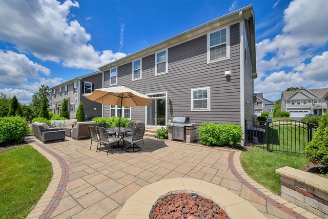 570 Amy Lane, Wheaton, IL 60187