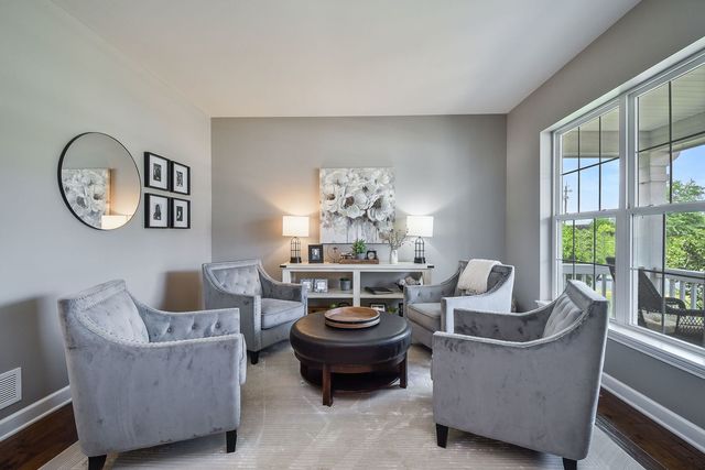 570 Amy Lane, Wheaton, IL 60187