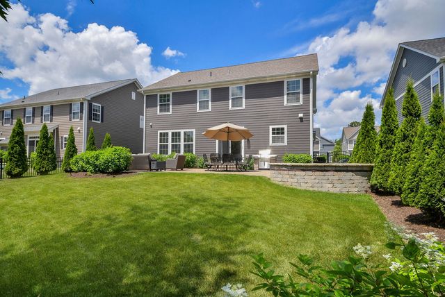 570 Amy Lane, Wheaton, IL 60187