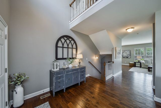 570 Amy Lane, Wheaton, IL 60187