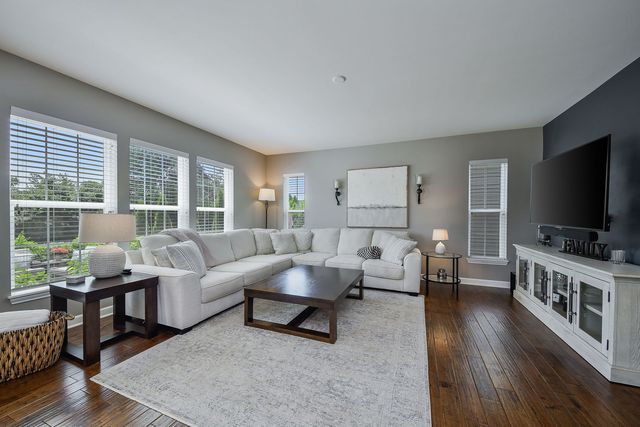 570 Amy Lane, Wheaton, IL 60187