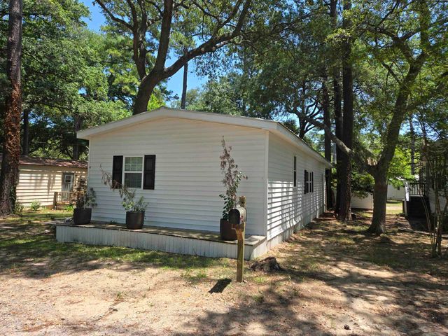 507 Club House Rd., Garden City Beach, SC 29576