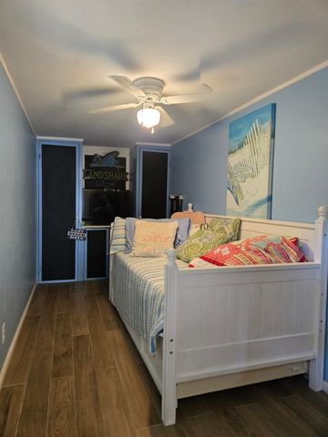 507 Club House Rd., Garden City Beach, SC 29576