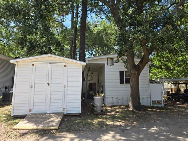 507 Club House Rd., Garden City Beach, SC 29576