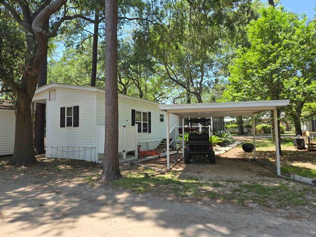 507 Club House Rd., Garden City Beach, SC 29576