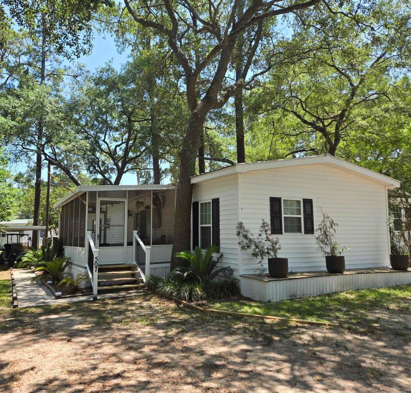 507 Club House Rd., Garden City Beach, SC 29576