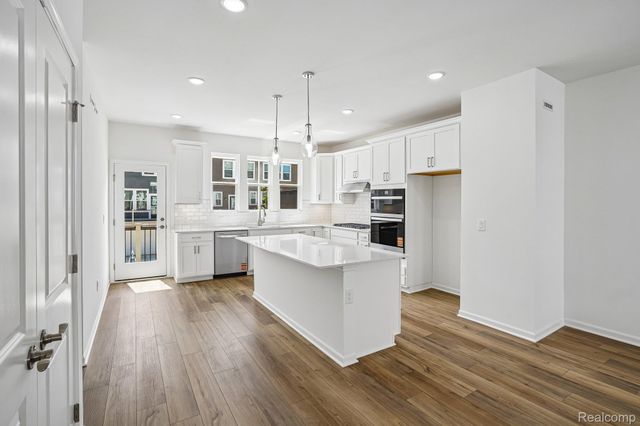 25425 Orwell Street, Novi, MI 48375