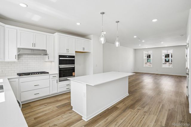 25425 Orwell Street, Novi, MI 48375