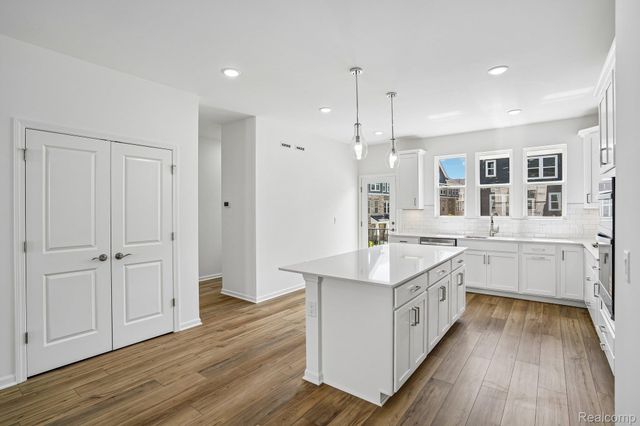 25425 Orwell Street, Novi, MI 48375