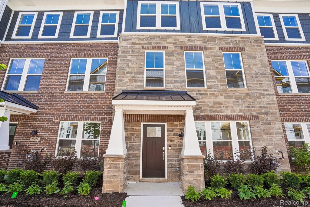 25425 Orwell Street, Novi, MI 48375