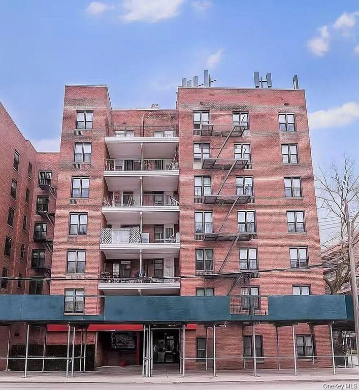 38-25 Parsons Boulevard 3H, Flushing, NY 11354