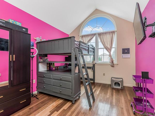 601 Crab Apple Lane, New Windsor, NY 12553