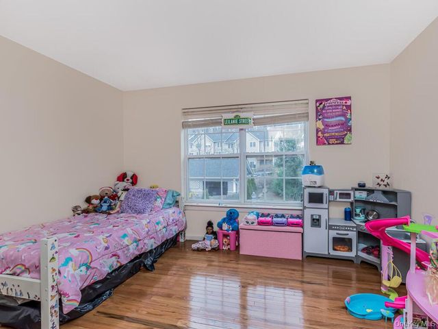 601 Crab Apple Lane, New Windsor, NY 12553